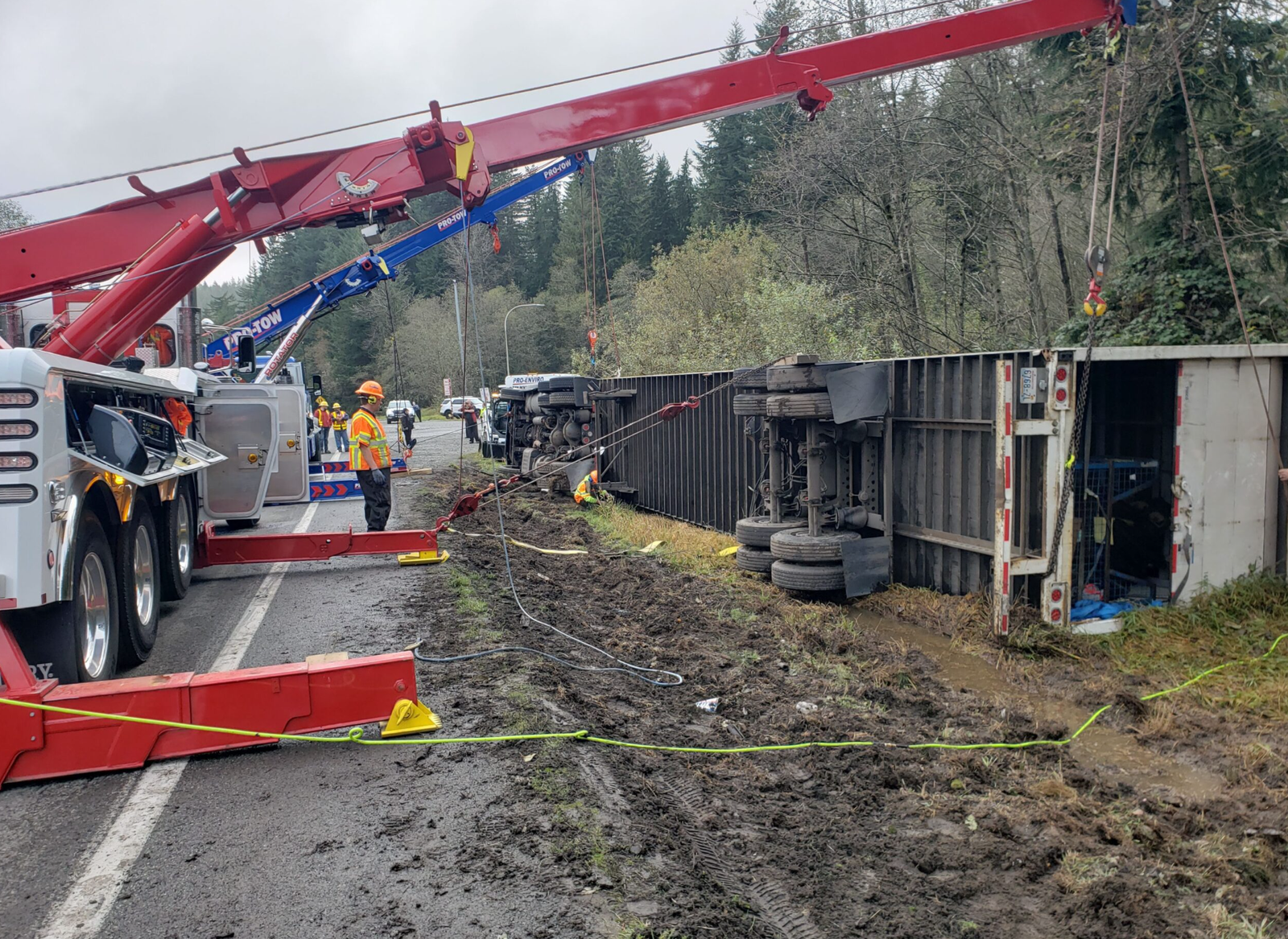 big rig accident recovery services ensure they don't keep you off the road for long